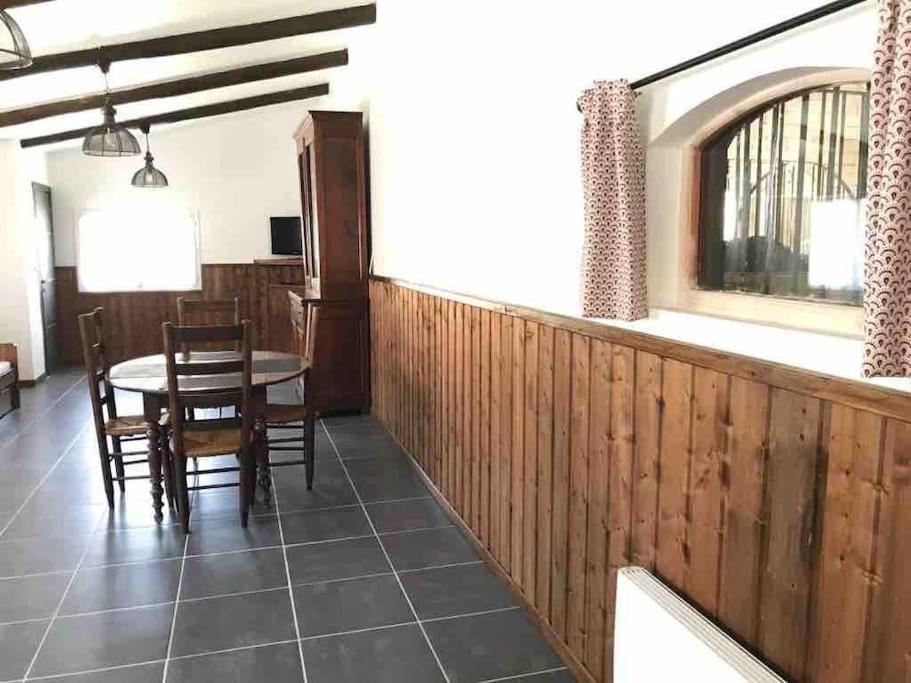 Logement Insolite Au Coeur D'Une Ecurie Arles Extérieur photo