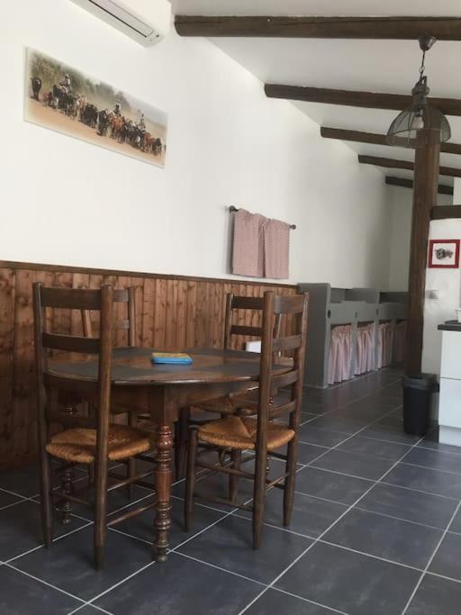 Logement Insolite Au Coeur D'Une Ecurie Arles Extérieur photo