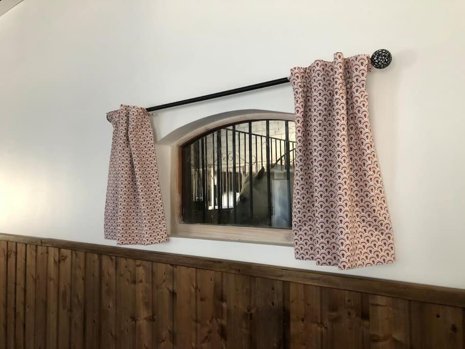 Logement Insolite Au Coeur D'Une Ecurie Arles Extérieur photo